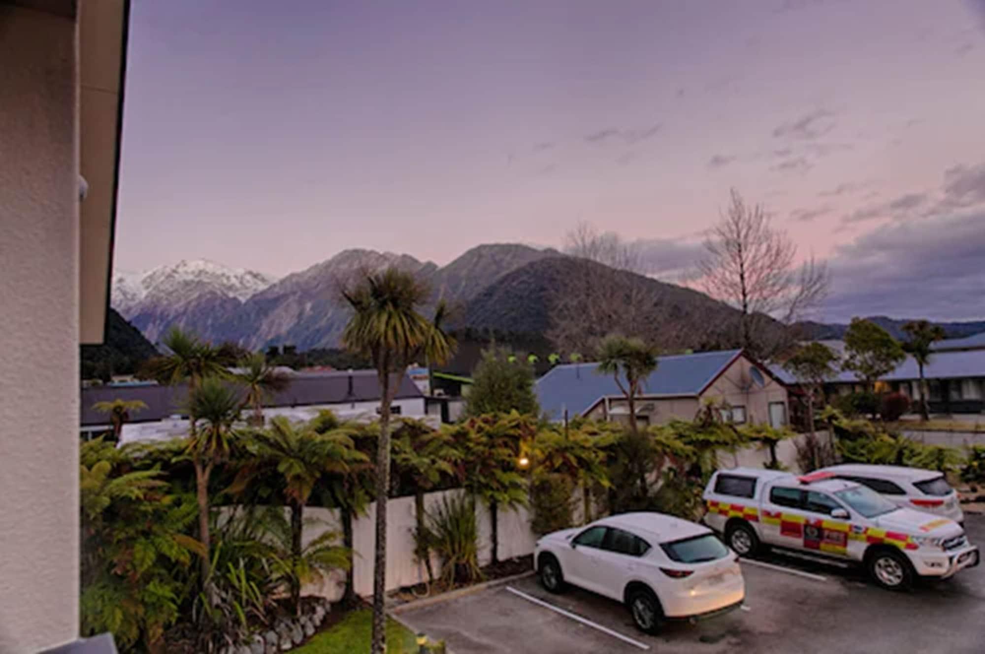 Bella Vista Motel Franz Josef Glacier Exterior photo